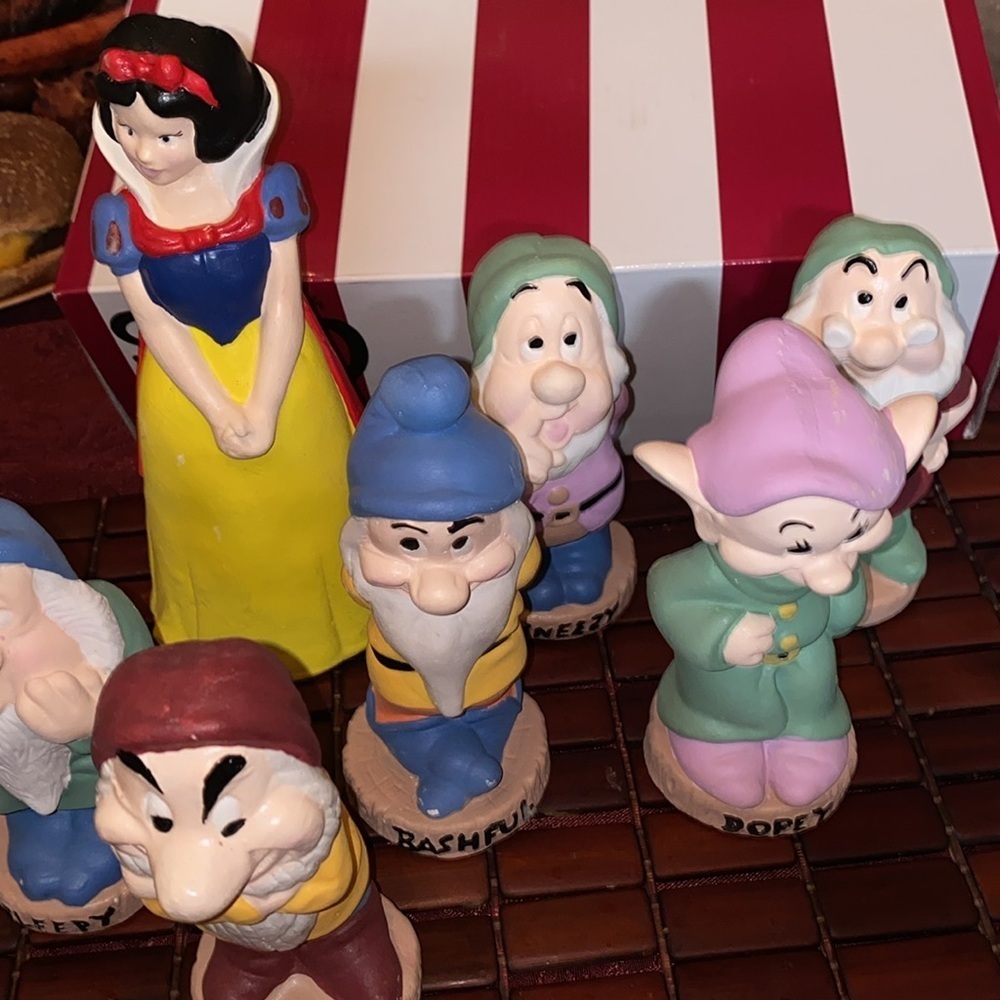 BX49 Snow White and the 7 dwarfs 
Snow-white 7.5”
Dwarfs 5-5.5” - Picture 5 of 6